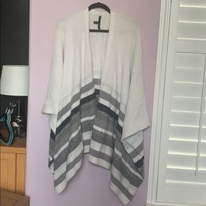 White and gray knitted Wrap